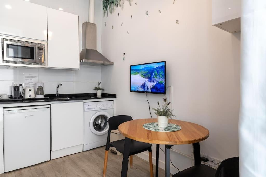 Artbel Rentals En Lavapies Madrid Exteriör bild